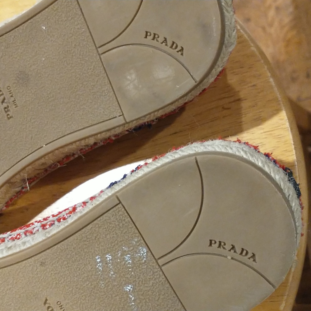 PRADA - Picture 4 of 9